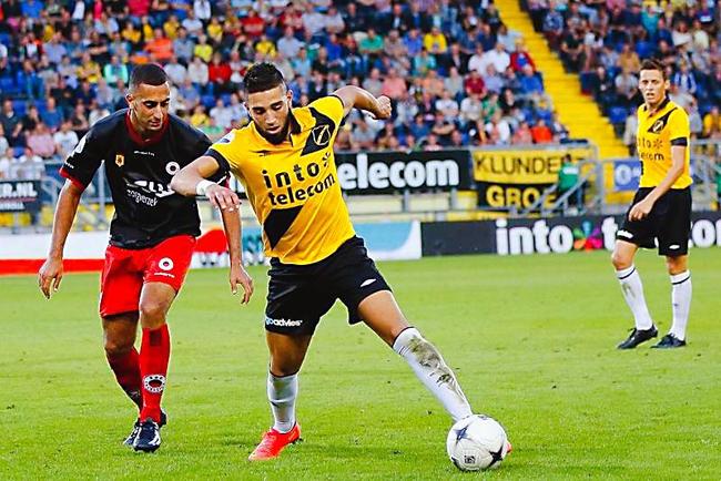 目前效力于 目前效力于