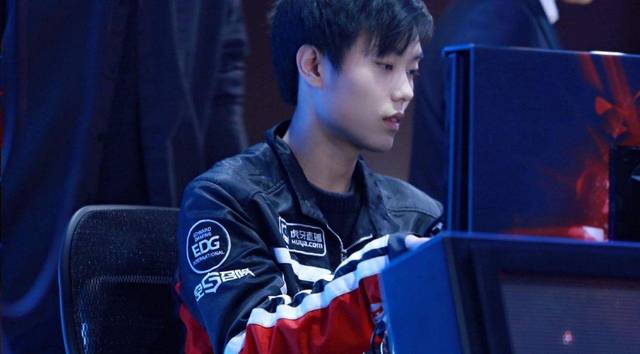 称赞佩德里 称赞佩德里