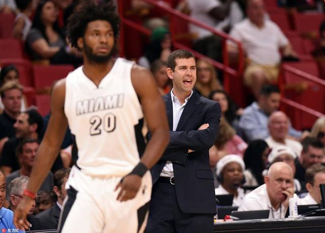 是更衣室里 是更衣室里